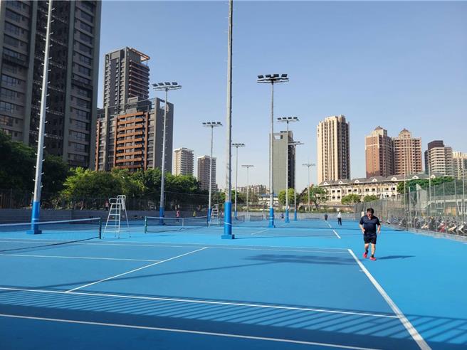 快攻从后场发起一气呵成